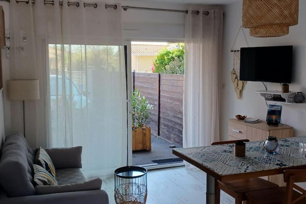 Appartement 2 Pieces, 1 Chambre, Terrasse Gujan-Mestras Buitenkant foto